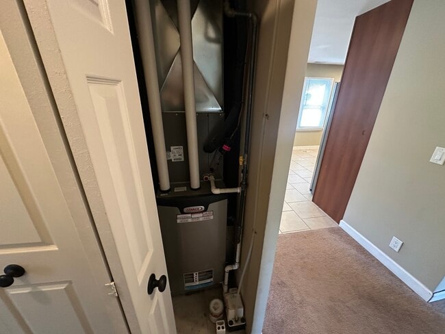 Building Photo - 3 E Oltendorf Rd