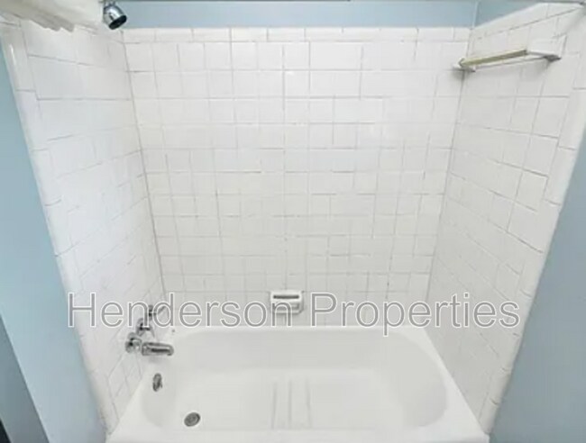 Building Photo - 2244 English Dr