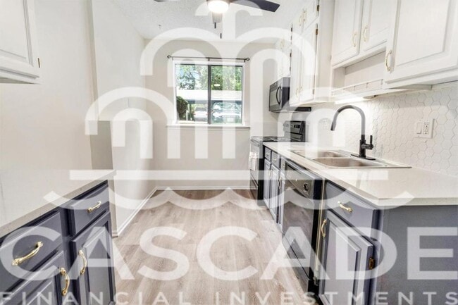 Building Photo - 8143 Holmes St