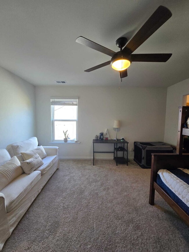 Building Photo - Charming Home in Sweet Briar Community