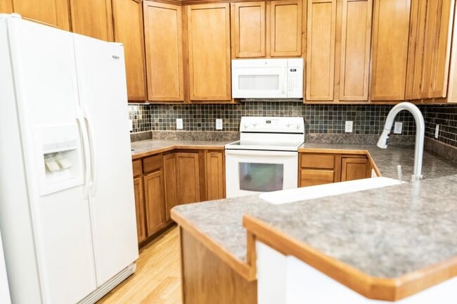 Building Photo - 4385 Empress Dr N