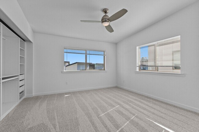 Building Photo - 3bd/1.5ba Seattle Townhouse