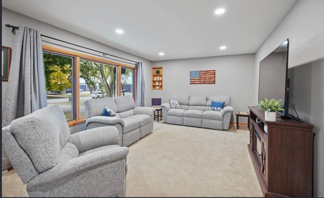 Building Photo - 2912 Tucson Dr