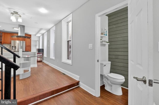 Building Photo - 2319 E Somerset St