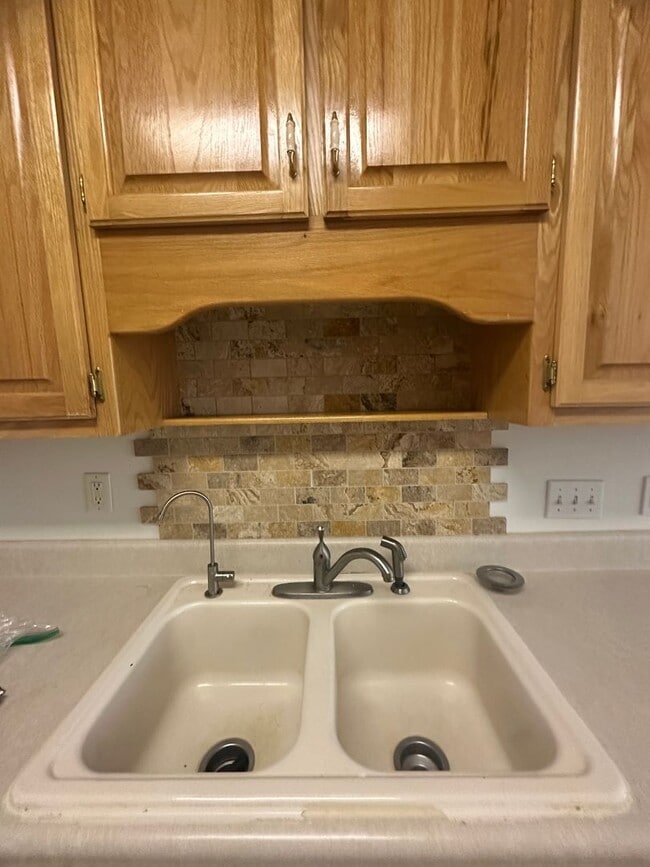Building Photo - Tartan Pines Subdivision! Golf Course Comm...