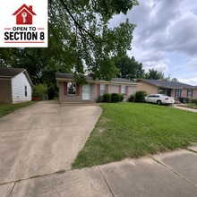 Building Photo - Charming 3 bedroom 1 bath Home - Open To Section 8