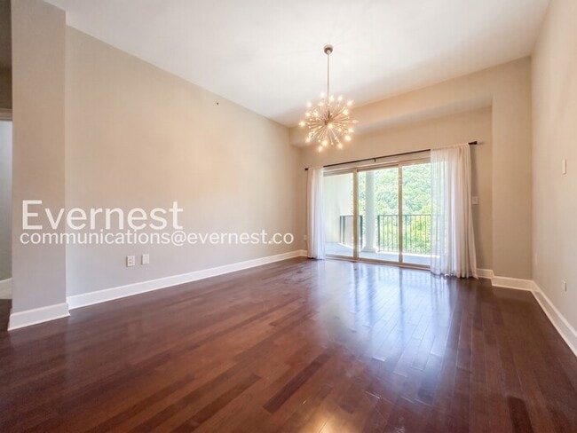 Building Photo - 3 Bed/2.5 Bath Condo with Modern Amenities / Available Now!