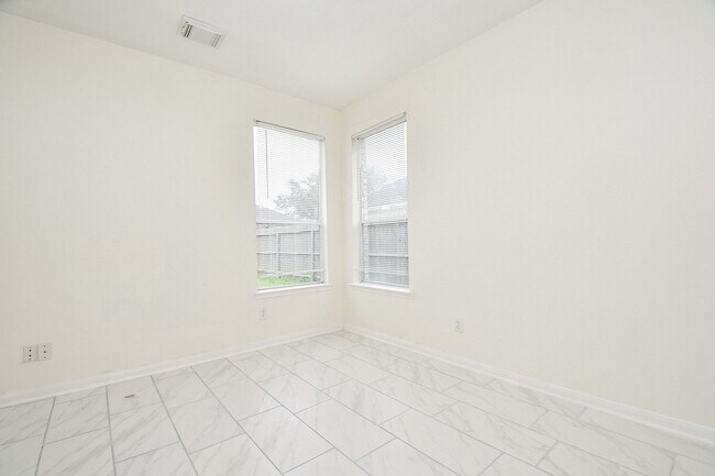 Building Photo - 9641 Weldridge Dr