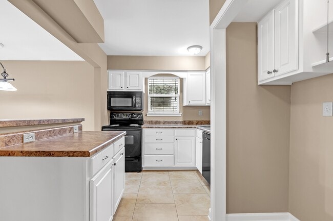 Building Photo - 7523 Bavarian Dr