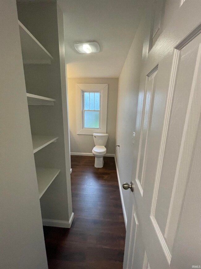 Building Photo - 600 E 1st St