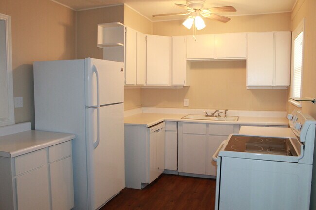 Building Photo - 207 E Rickenbacker Dr