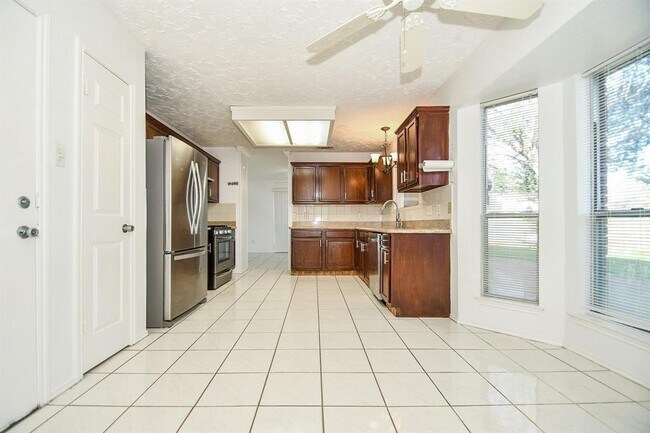 Building Photo - 12311 Grove Meadow Dr