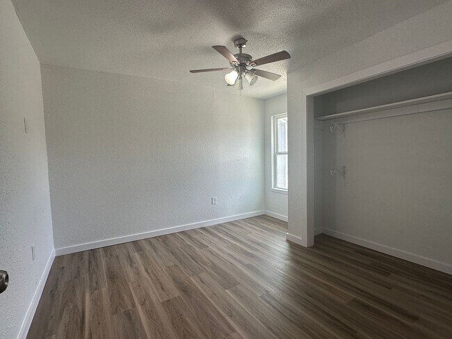 Building Photo - Ready for move in