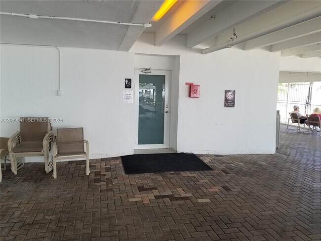 Building Photo - 2301 S Ocean Dr