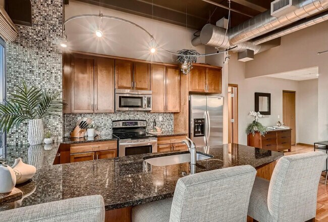 Building Photo - 100 Park Ave W