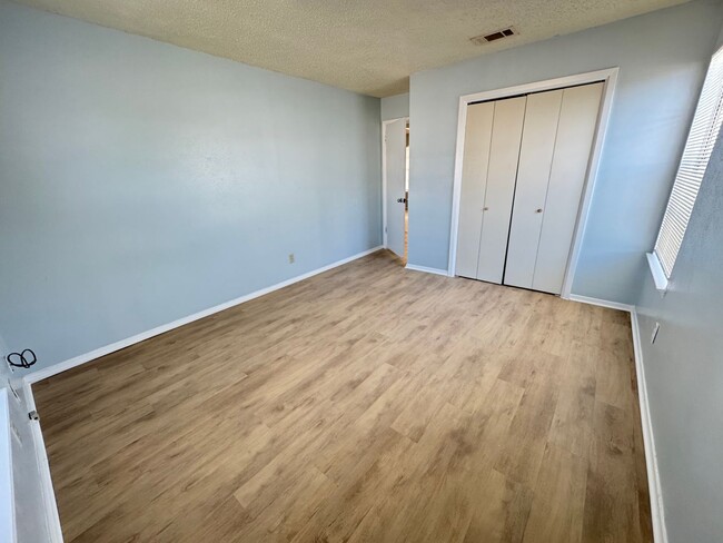Building Photo - 1313 Quail Cir