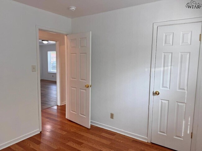 Building Photo - 1827 Eden Ln