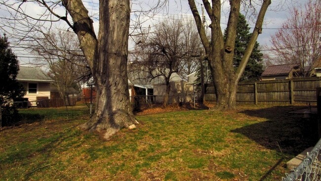 Building Photo - 722 13th Ave