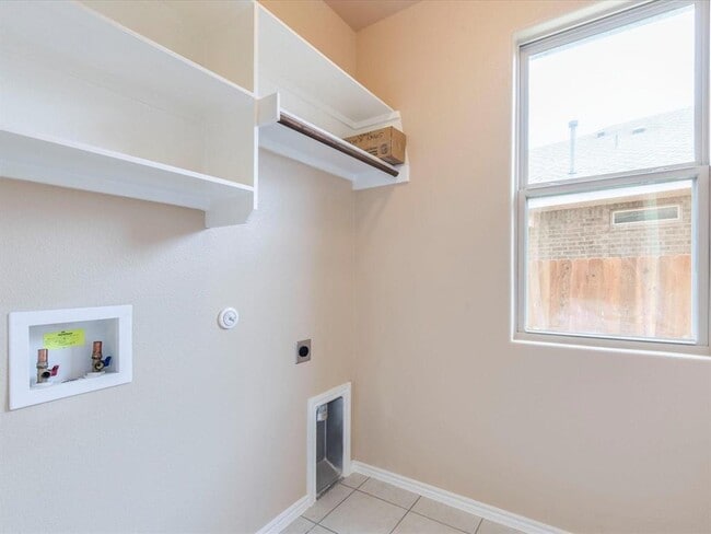Building Photo - 305 Nivens Dr