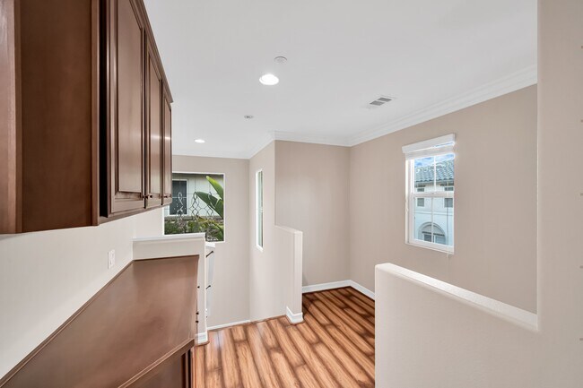 Building Photo - 10509 Hollingsworth Way