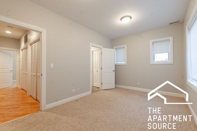 Building Photo - 7008 W Medill Ave