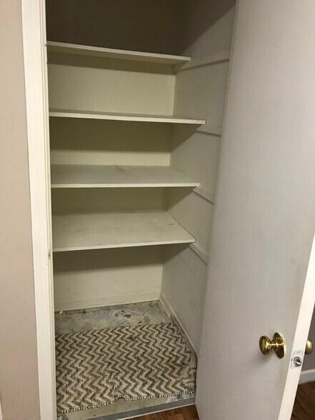 Huge pantry - 141 Country Village Ct