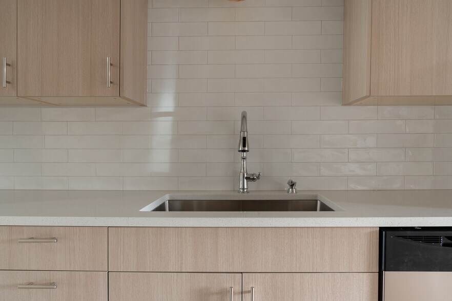 Building Photo - 21511 4th Ave W