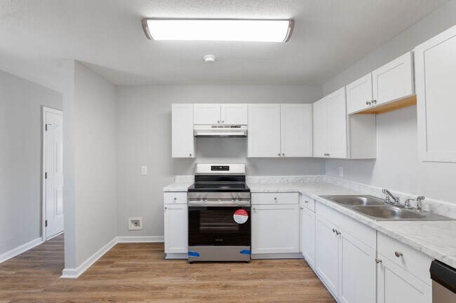 Building Photo - 102 Burdock Cir