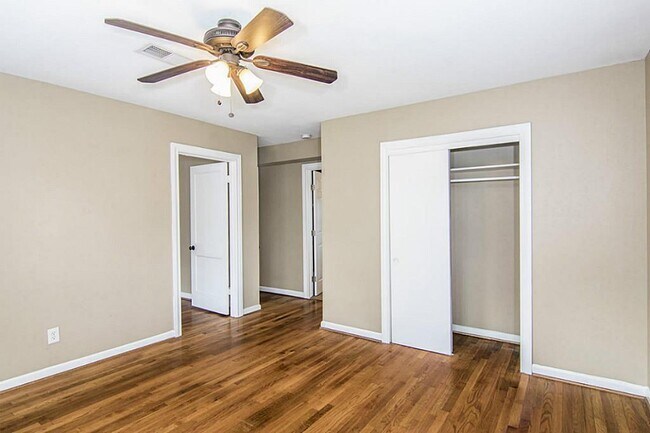 Building Photo - 411 Woodard St