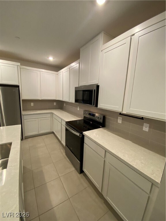 Building Photo - 828 Royal Beekman St