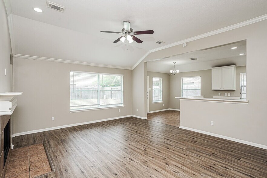 Building Photo - 549 Green Cedar Dr