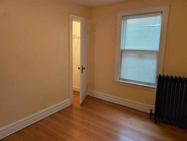 Building Photo - 5622 N Mango Ave