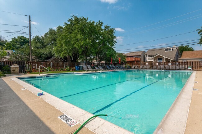 Building Photo - 3008 Zenia Dr