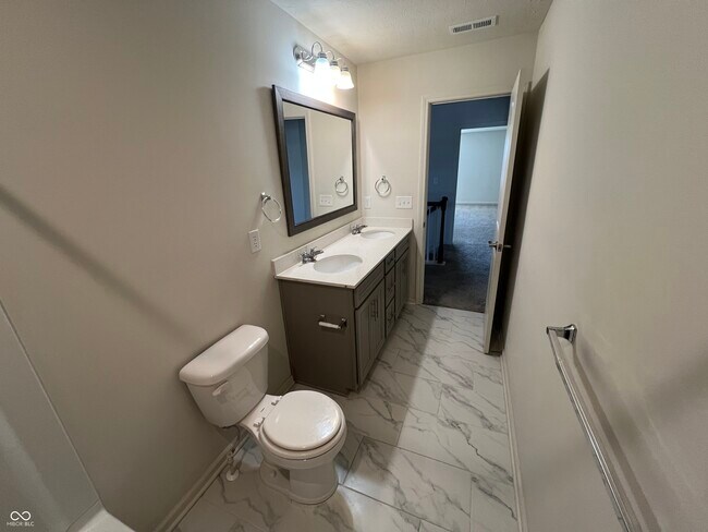 Building Photo - 5374 Noble Crossing Pkwy W