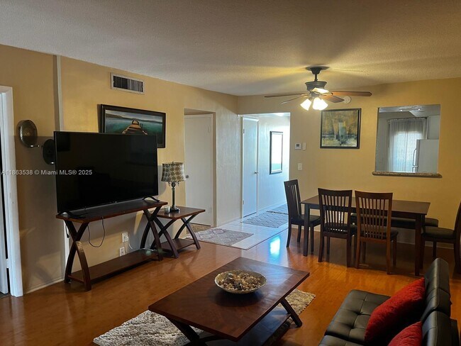 Building Photo - 1333 E Hallandale Beach Blvd