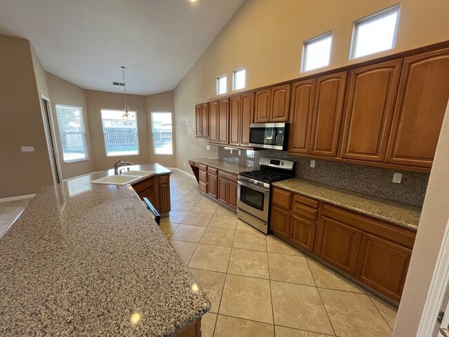 Building Photo - 206 S Argyle Pl
