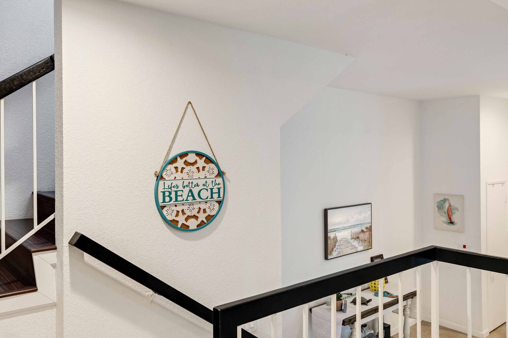 Building Photo - 255 Valley Dr