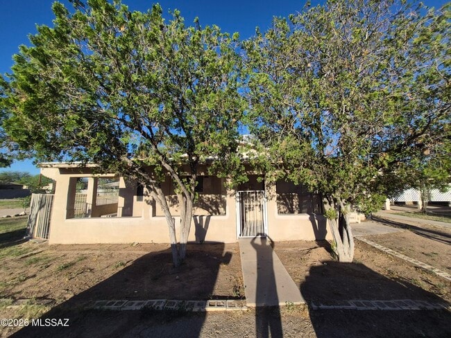 Building Photo - 345 E Teton Rd
