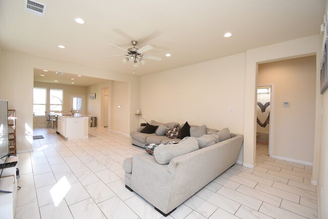 Building Photo - 13038 Leisure Cove Dr