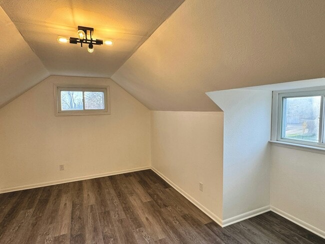 Building Photo - 6022 Clover Ln
