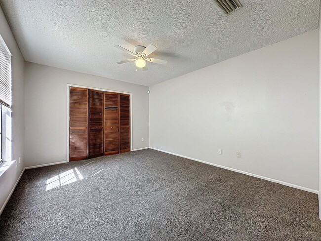 Building Photo - Carmel Oaks Townhome style Condo in Orlando