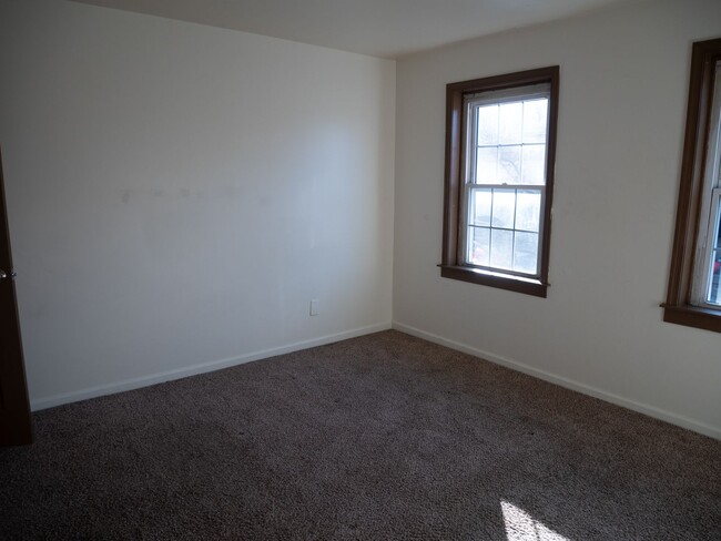 Building Photo - Bright 2-Bedroom Easton Apartment with Out...