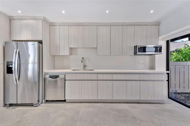 Building Photo - 2616 Carambola Cir N