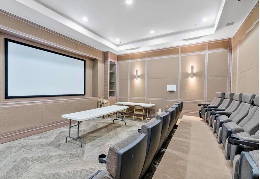 Building Photo - 3165 NE 184th St