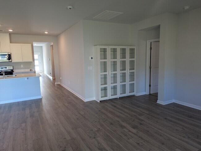 Building Photo - 1017 Midpoint Ln