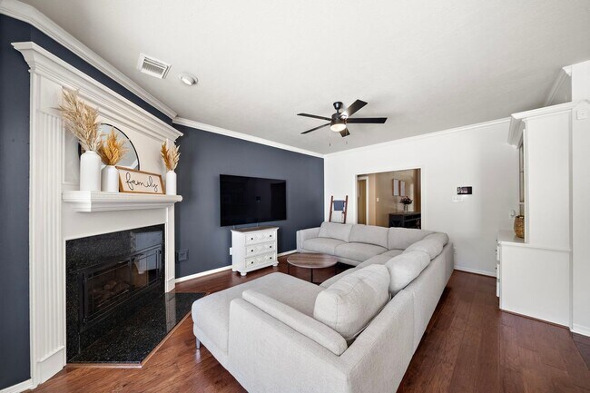 Building Photo - 13002 Golden Rainbow Dr