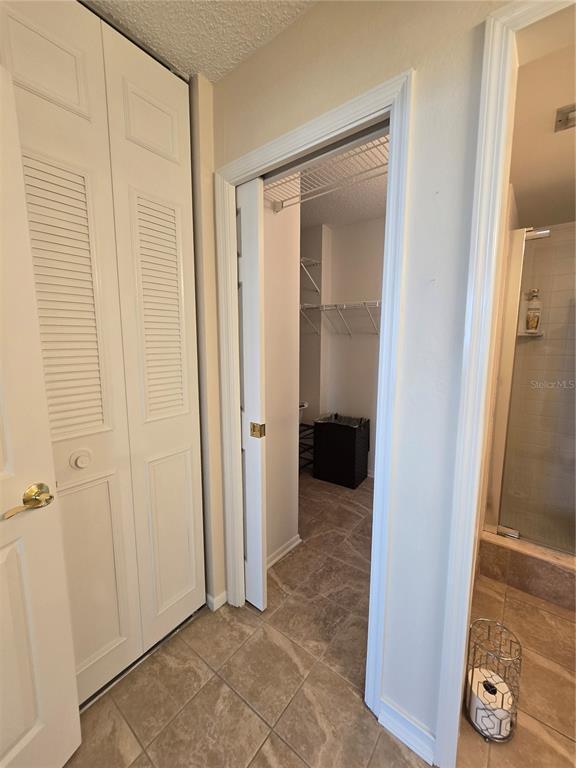 Building Photo - 634 Edgewater Dr