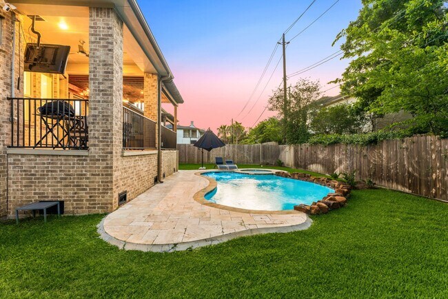 Building Photo - 4302 Meyerwood Dr