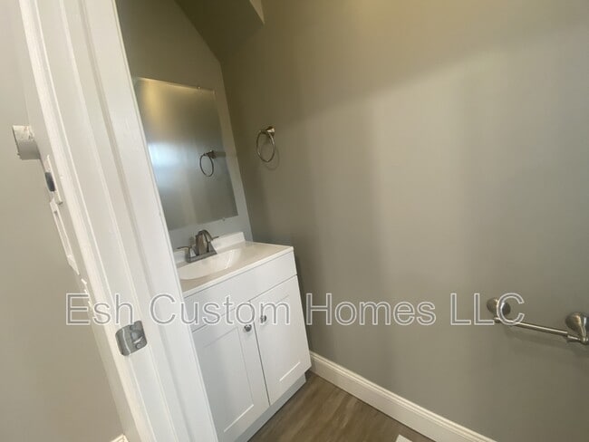 Building Photo - 1 Hoffman Terrace - 5