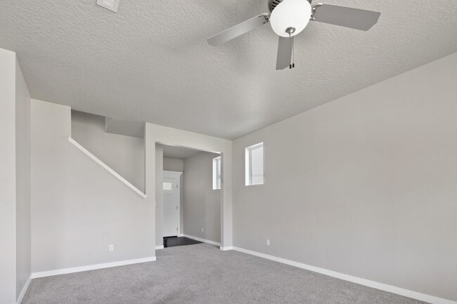 Building Photo - Discover this charming 4-bedroom, 2.5-bath...